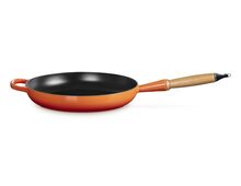 Le Creuset gietijzeren Signature koekenpan met houten handvat - 28 cm / 2.6 liter - oranjerood