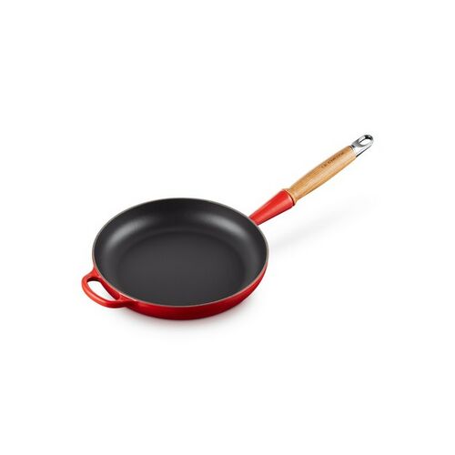 Le Creuset gietijzeren Signature koekenpan met houten handvat - 26 cm / 2.0 liter - kersenrood