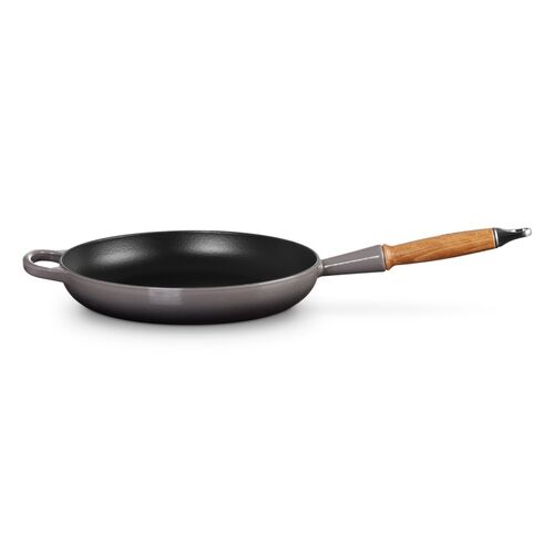 Le Creuset gietijzeren Signature koekenpan met houten handvat - 28 cm / 2.6 liter - kersenrood