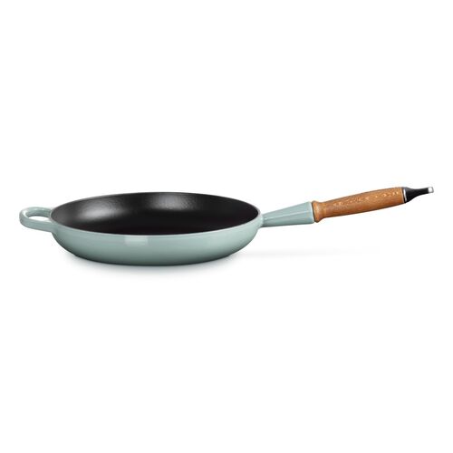 Le Creuset gietijzeren Signature koekenpan met houten handvat - 28 cm / 2.6 liter - kersenrood