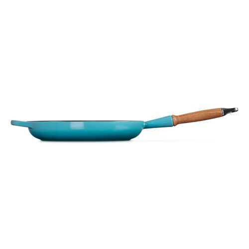 Le Creuset gietijzeren Signature koekenpan met houten handvat - 28 cm / 2.6 liter - caribbean blue