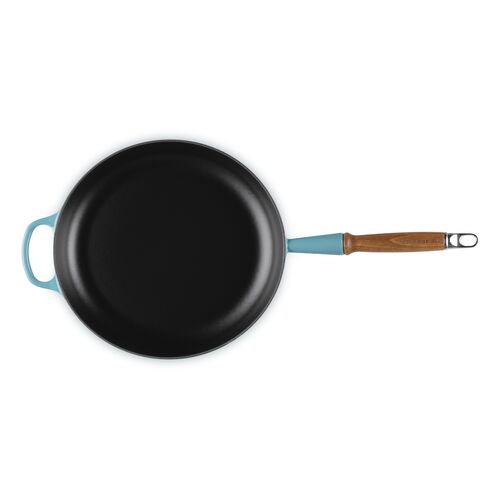 Le Creuset gietijzeren Signature koekenpan met houten handvat - 28 cm / 2.6 liter - caribbean blue