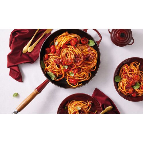 Le Creuset gietijzeren Signature koekenpan met houten handvat - 28 cm / 2.6 liter - rhône