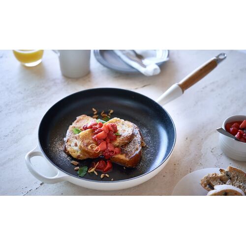 Le Creuset gietijzeren koekenpan met houten handvat - 28 cm / 2.6 liter - meringue