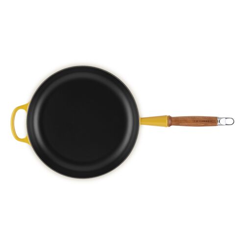 Le Creuset gietijzeren Signature koekenpan met houten handvat - 28 cm / 2.6 liter - nectar