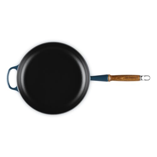 Le Creuset gietijzeren Signature koekenpan met houten handvat - 28 cm / 2.6 liter - kersenrood